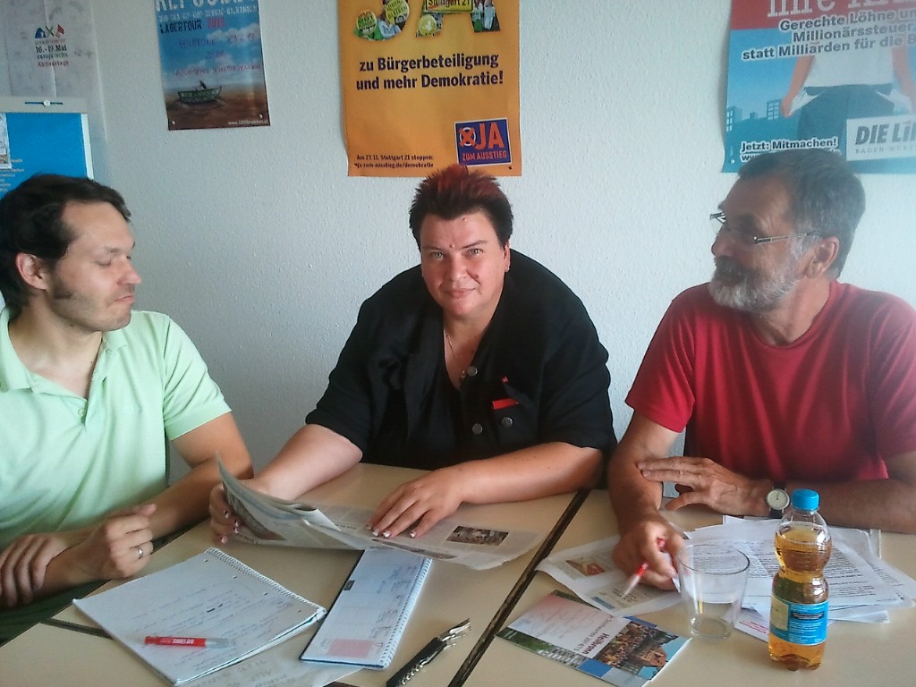 Stadträtin Michaelis und die beiden Kreisräte Johannes Müllerschln und Florian Vollert besprechen gemeinsame Themen.