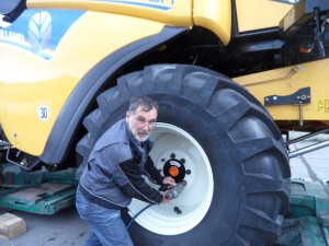 Müllerschön ist von Beruf Landmaschinenmechaniker und schaut als Betriebsratsvorsitzender, dass es im Betrieb rund läuft, ohne dass die Interessen der Beschäftigten unter die Räder kommen. (Foto: lf)